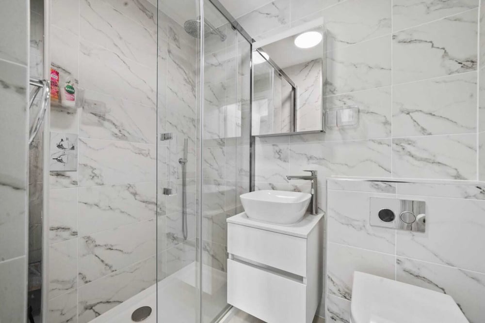 Фото Gorgeous 3 Bedroom Duplex Apartment in West London