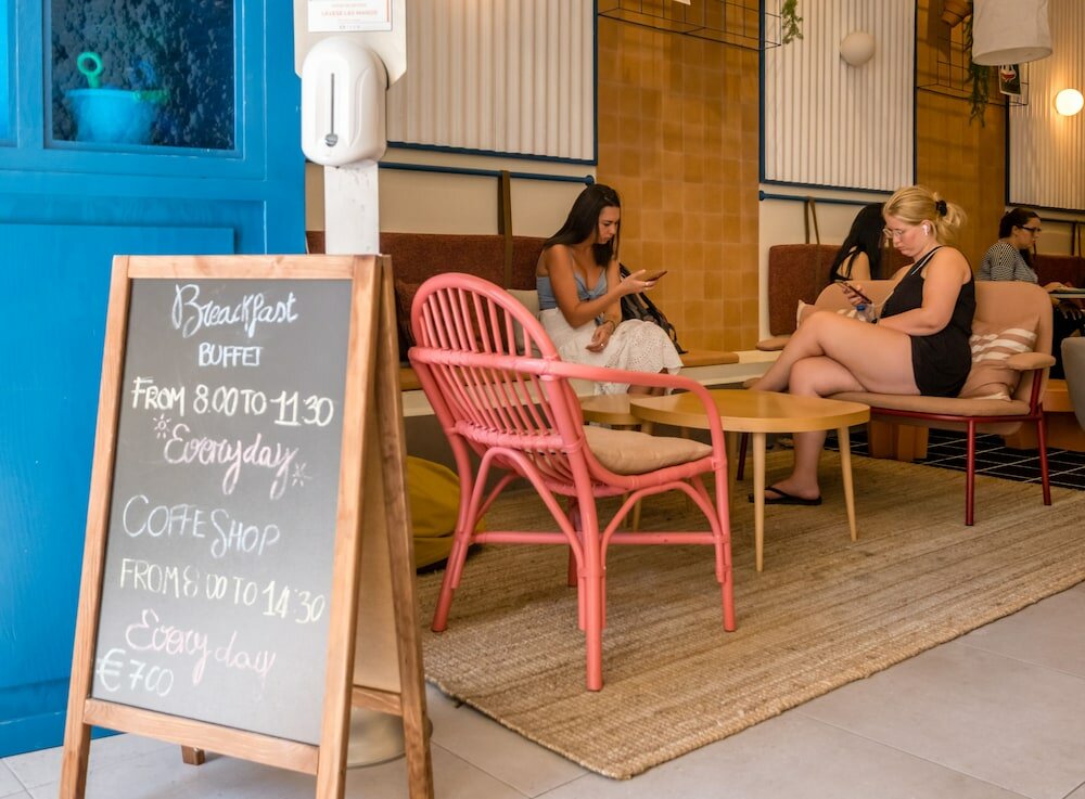 Фото Latroupe Poblenou Beach