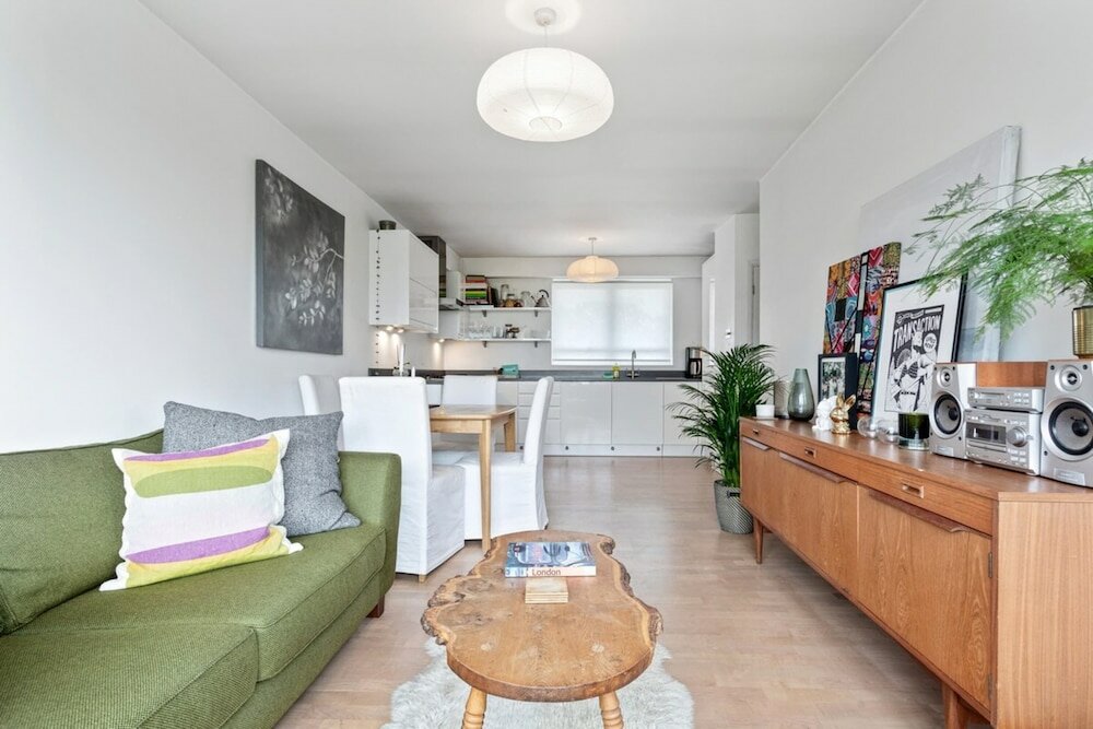 Фото Lovely 2 Bed Apartment w Balcony nr River Thames