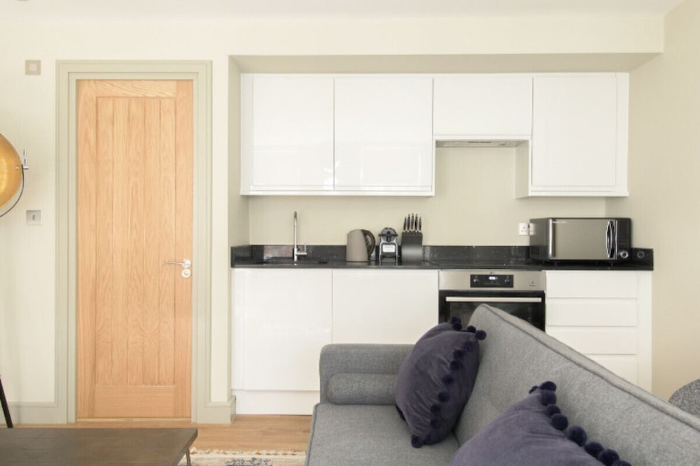 Фото The Mayfair Retreat - Modern & Central 1bdr in 3 Apartments