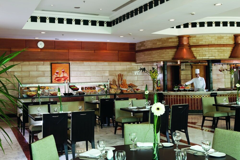 Фото Movenpick Hotel Cairo Media City