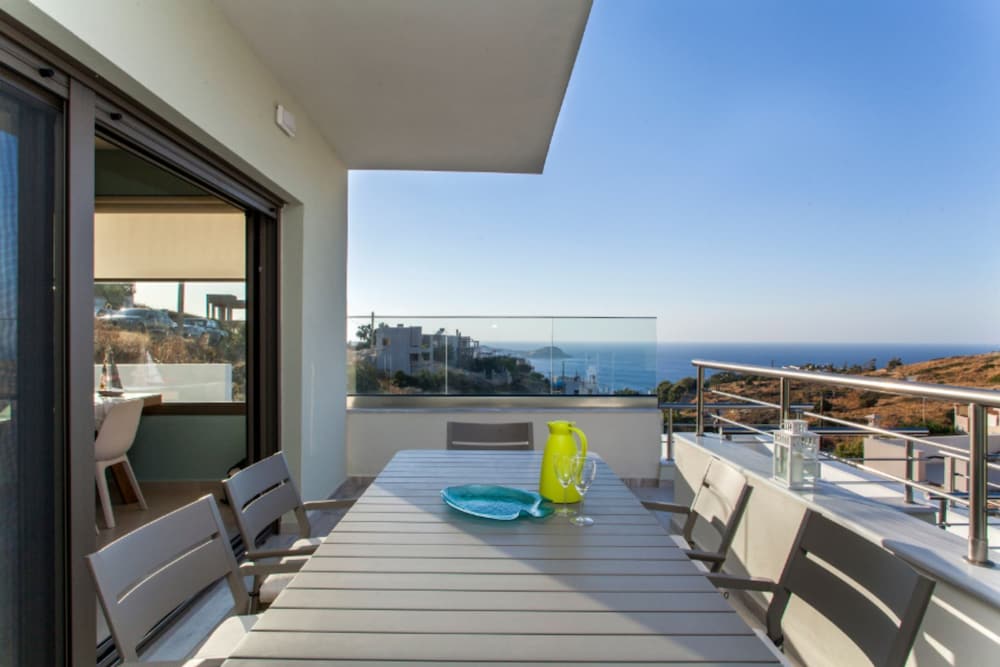 Фото Luxurious Rikas Villa