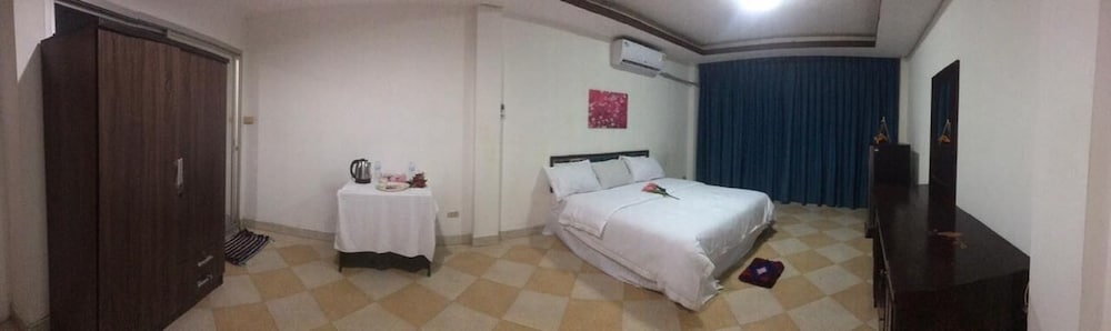 Фото The Best Budget Hotel