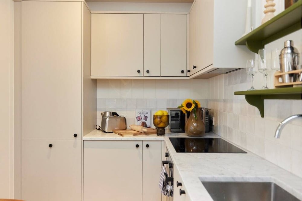 Фото The Lillie Road Place - Bright 1bdr Flat With Garden