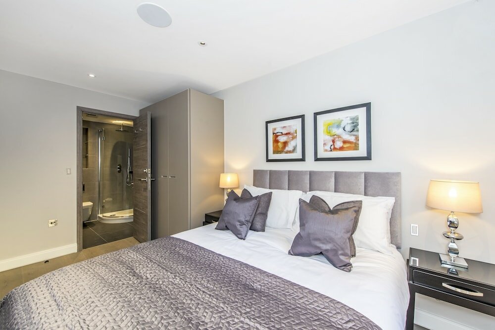 Фото Lux St James Apartment Central London with Wifi - by City Stay London