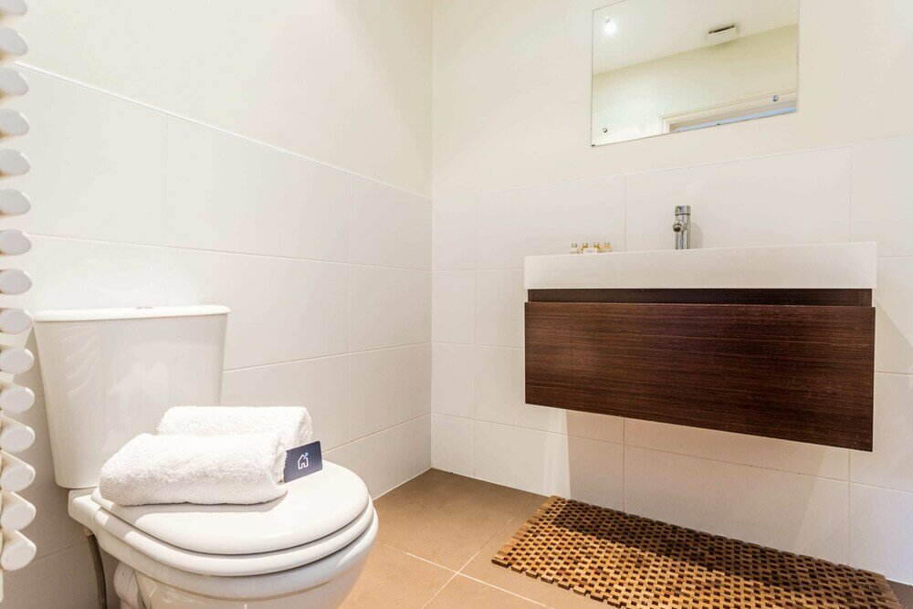 Фото Bright and Spacious Notting Hill Nest