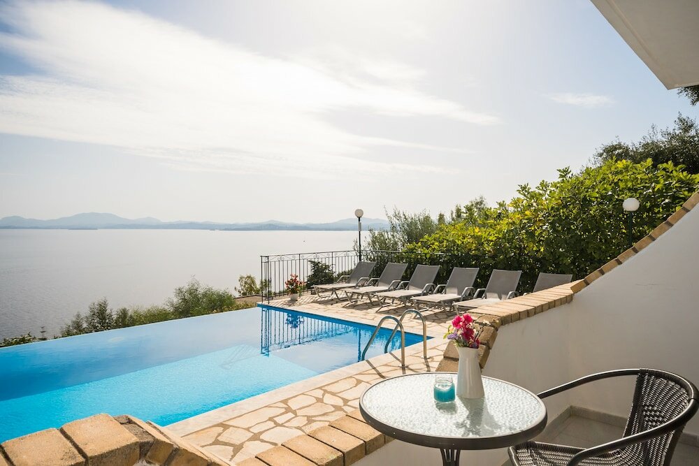 Фото Four-Bedroom Villa Eleni by Konnect, with Private Pool & Stunning Seaview