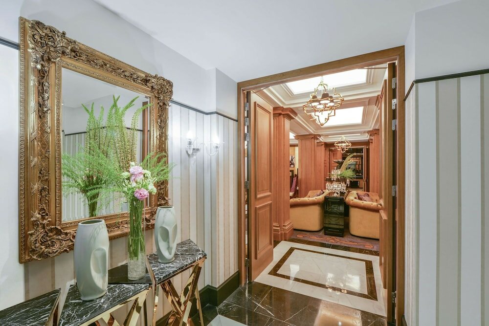 Фото Maison Astor Paris Curio Collection by Hilton