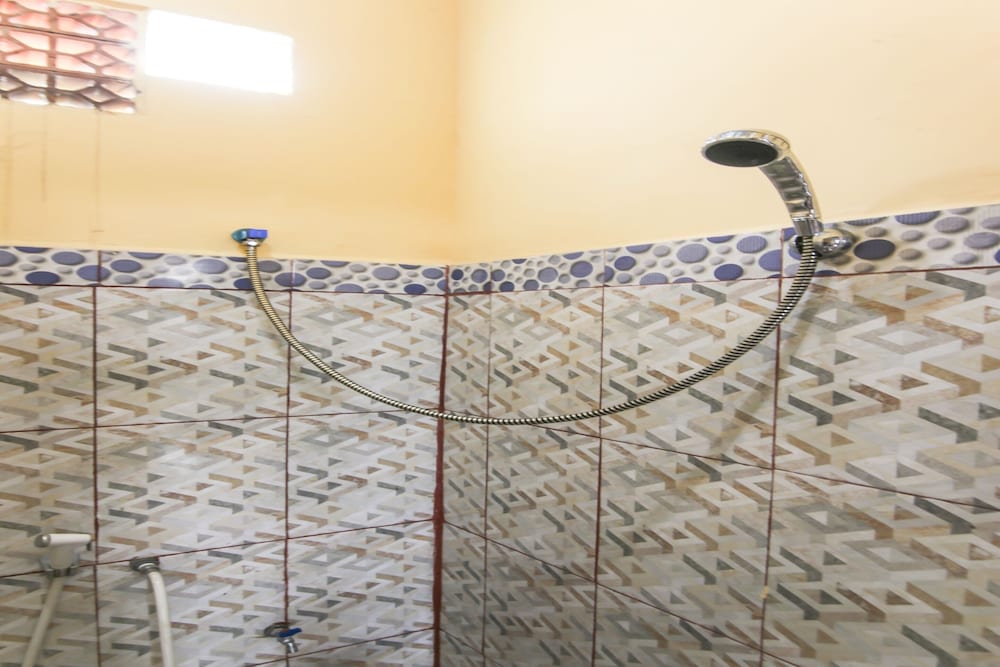 Фото Spot On 90433 Serasi Kost