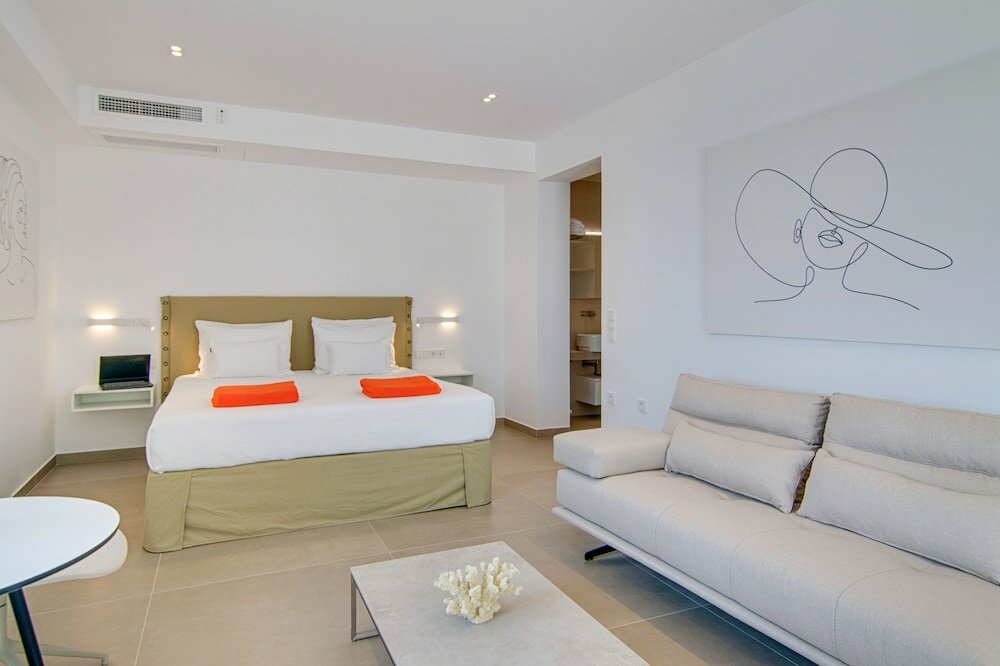 Фото Livinghome Suites