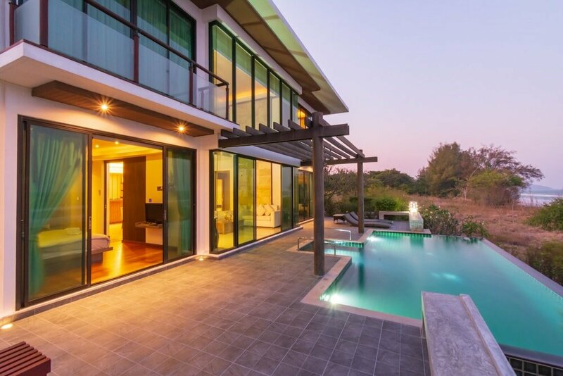 Гостиница Beach Front 4 Bedroom Pool Villa Rv