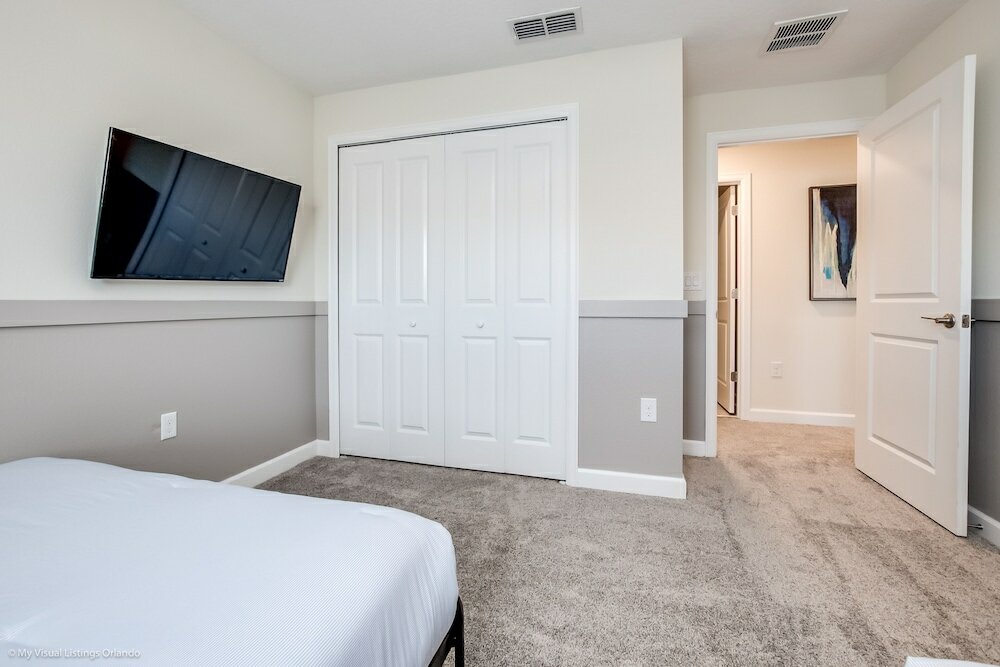 Фото Stylish Home w Private Pool, 10 Min. From Disney!