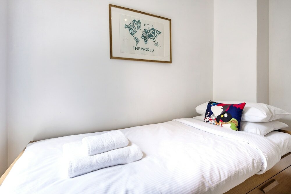 Фото Panoramic Docklands Home With Waterfront Views