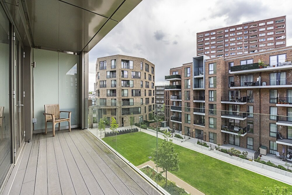 Фото Stunning Brand New Westminster Apartment