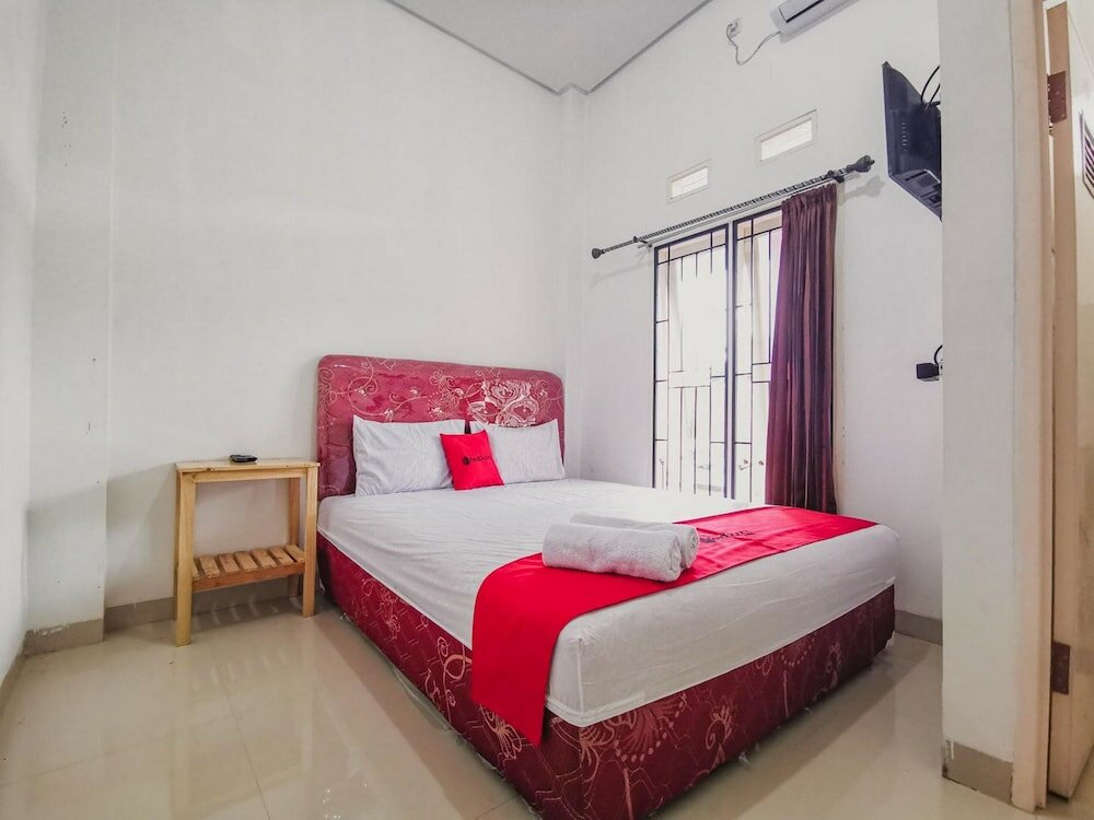 Фото RedDoorz near Universitas Lampung 2