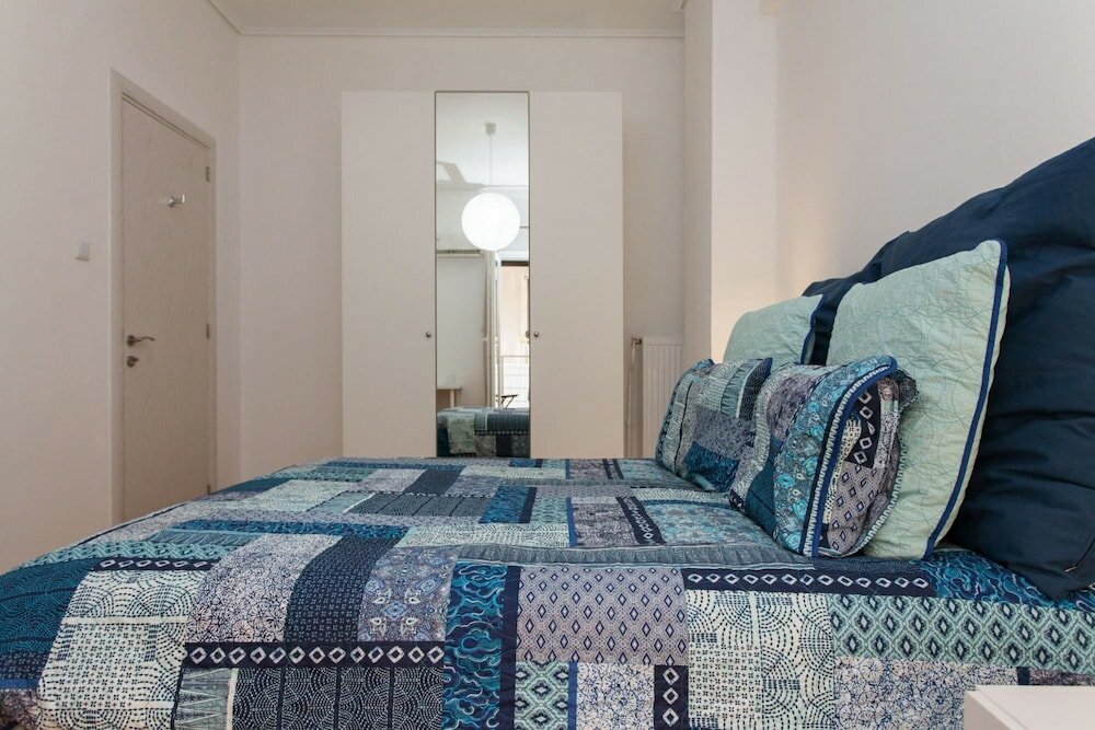 Фото Lovely 2 Bedroom apt in Metaxourgio Center