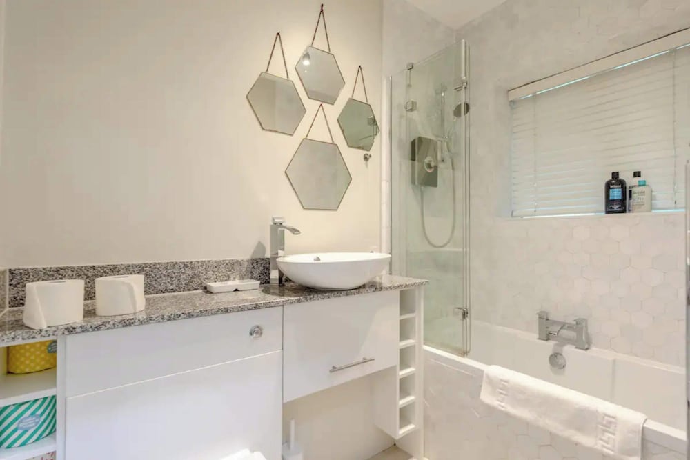 Фото Spacious 1bd Flat With Garden - Hampstead Heath