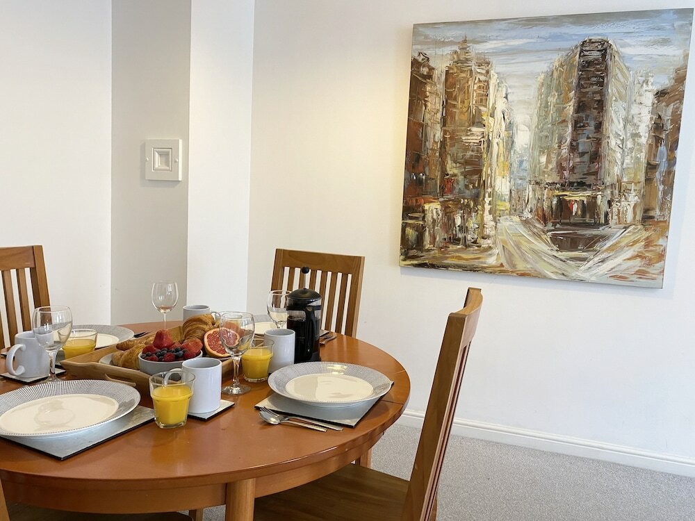 Фото Apartment Next to Victoria Station