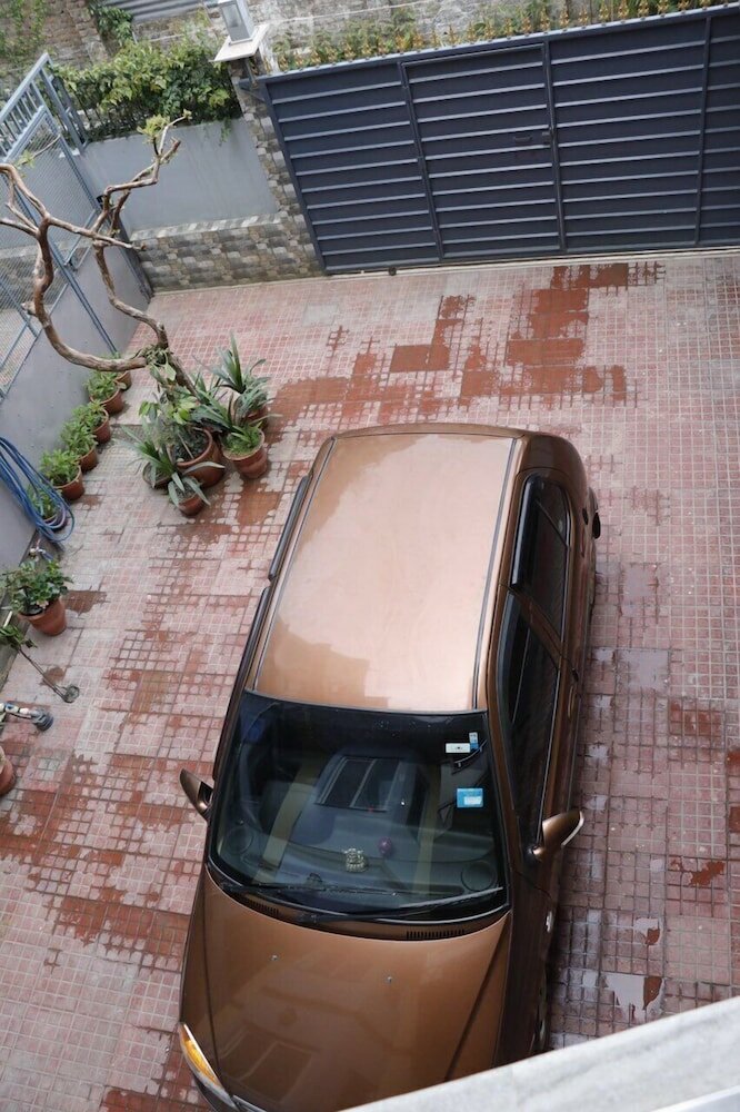 Фото Himalayan Hotel and Service Apartments