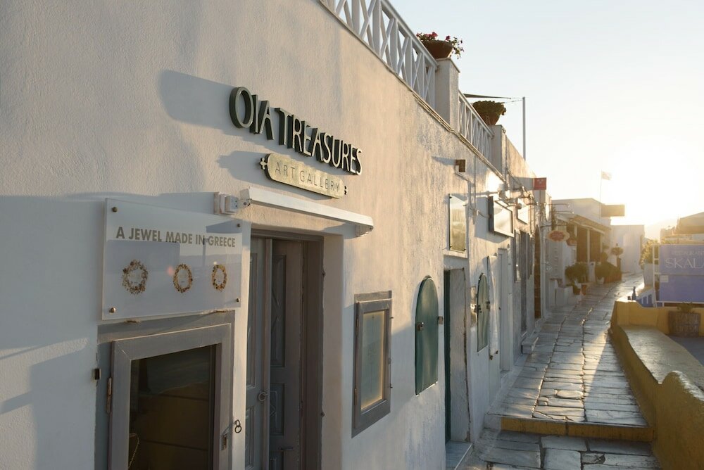Фото Oia Treasures Art Suites