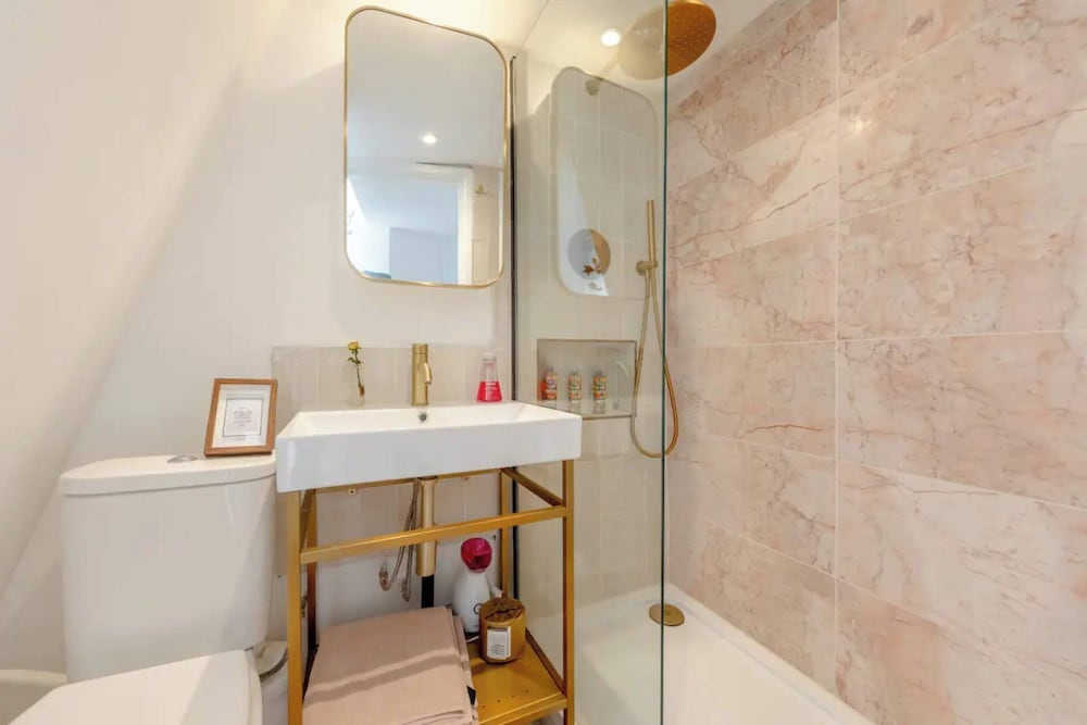 Фото Unique 1bd Flat With Terrace - West Kensington