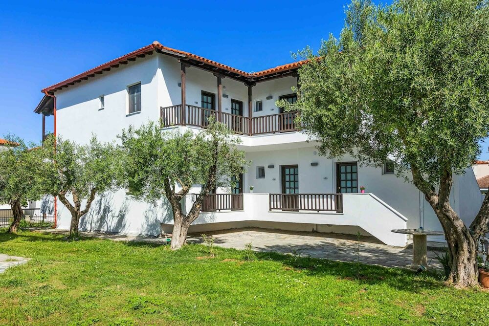 Фото Eleon Suites & Apartments