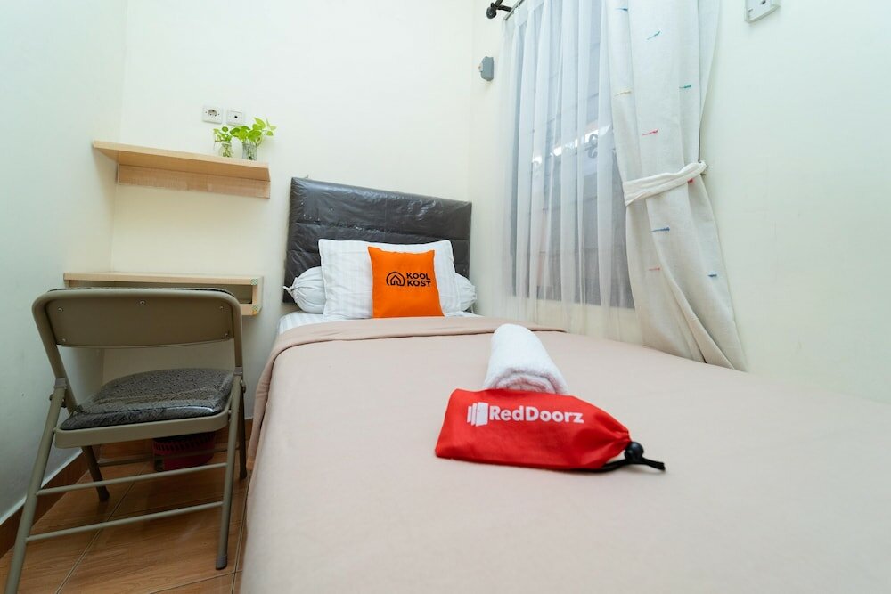 Фото KoolKost Female Syariah near Rs. Bhayangkara Pondok Pinang