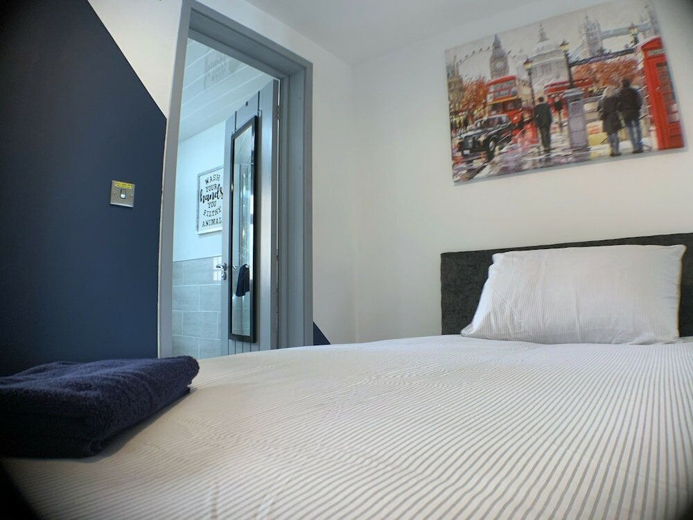 Фото Grand Central Budget Modern Apartments