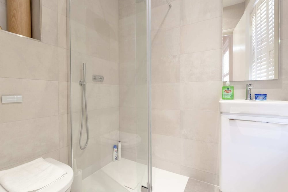 Фото Fantastic 2 Bedroom Apartment in Central London