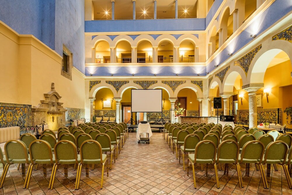 Фото Hotel Ilunion Mérida Palace