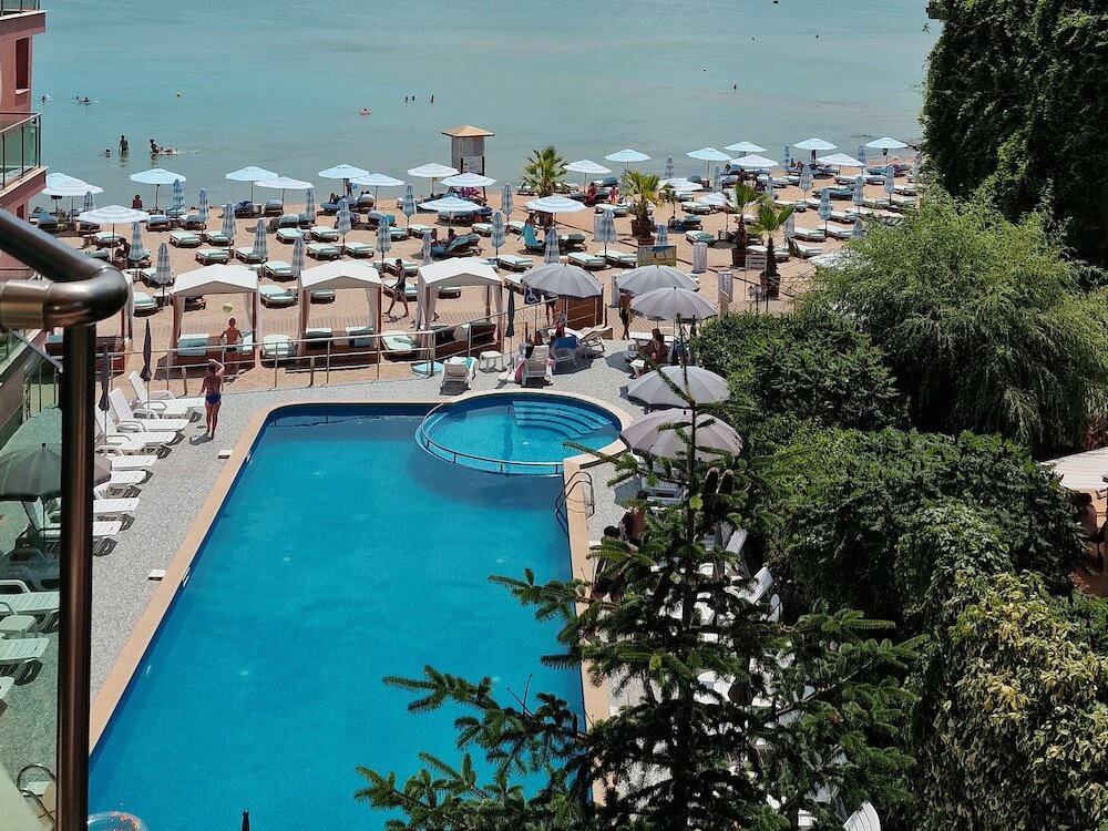 Фото Marty's Beachfront Apartments