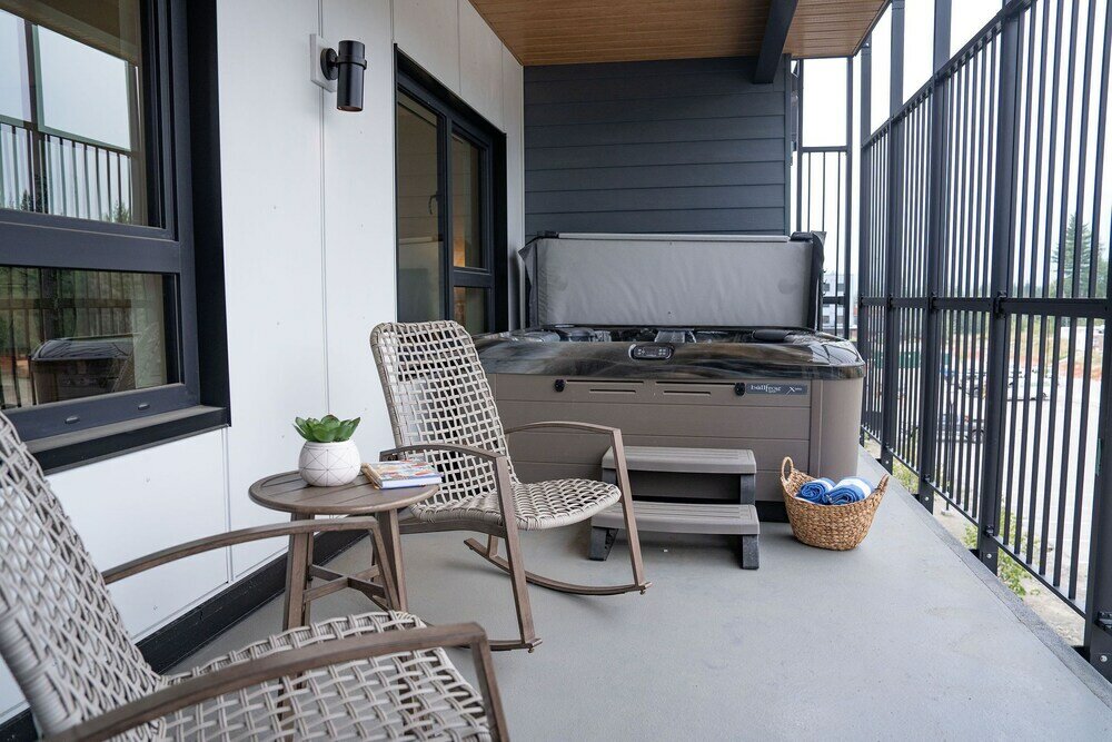 Фото Revylation by Revelstoke Vacations