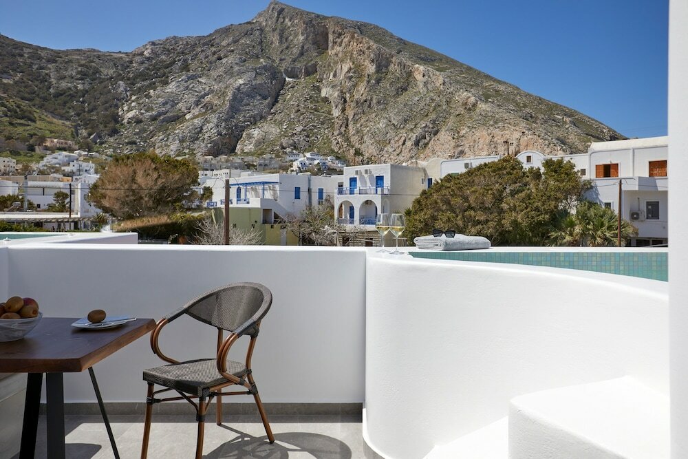 Фото Mountain and Sea Suites