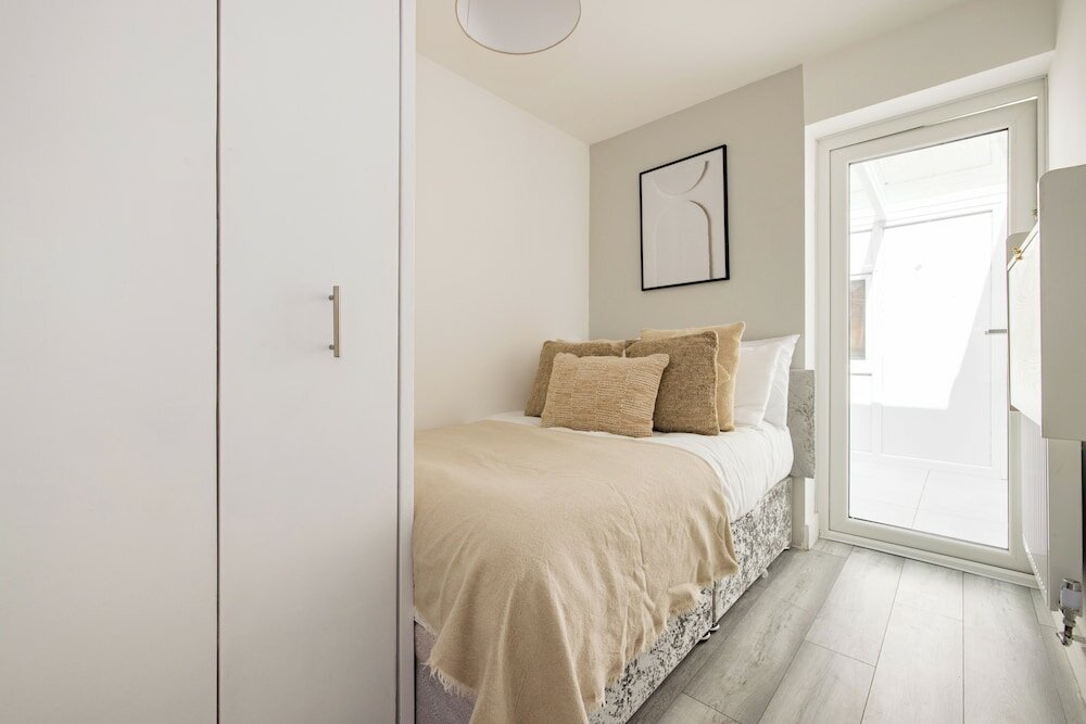 Фото The New Cross Collection