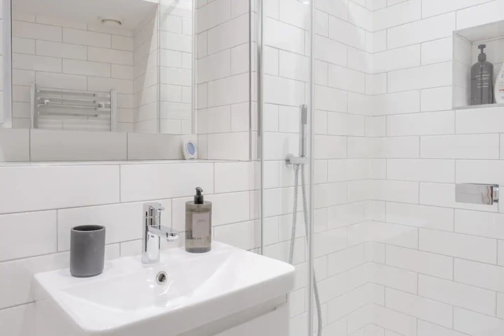 Фото Modern and Beautiful 2 Bedroom Flat - Haggerston