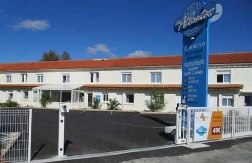 Гостиница Hôtel Les Atlantes в Рошфоре