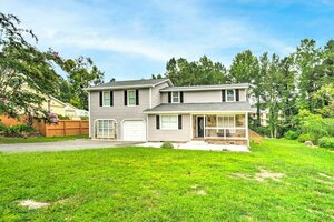 Picturesque Kennesaw Home w Private Backyard (United States Route 78), hotel
