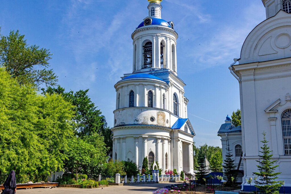 كنيسة أرثوذكسية Церковь Успения Пресвятой Богородицы в Боголюбском монастыре ، مقاطعة فلاديمير، صورة