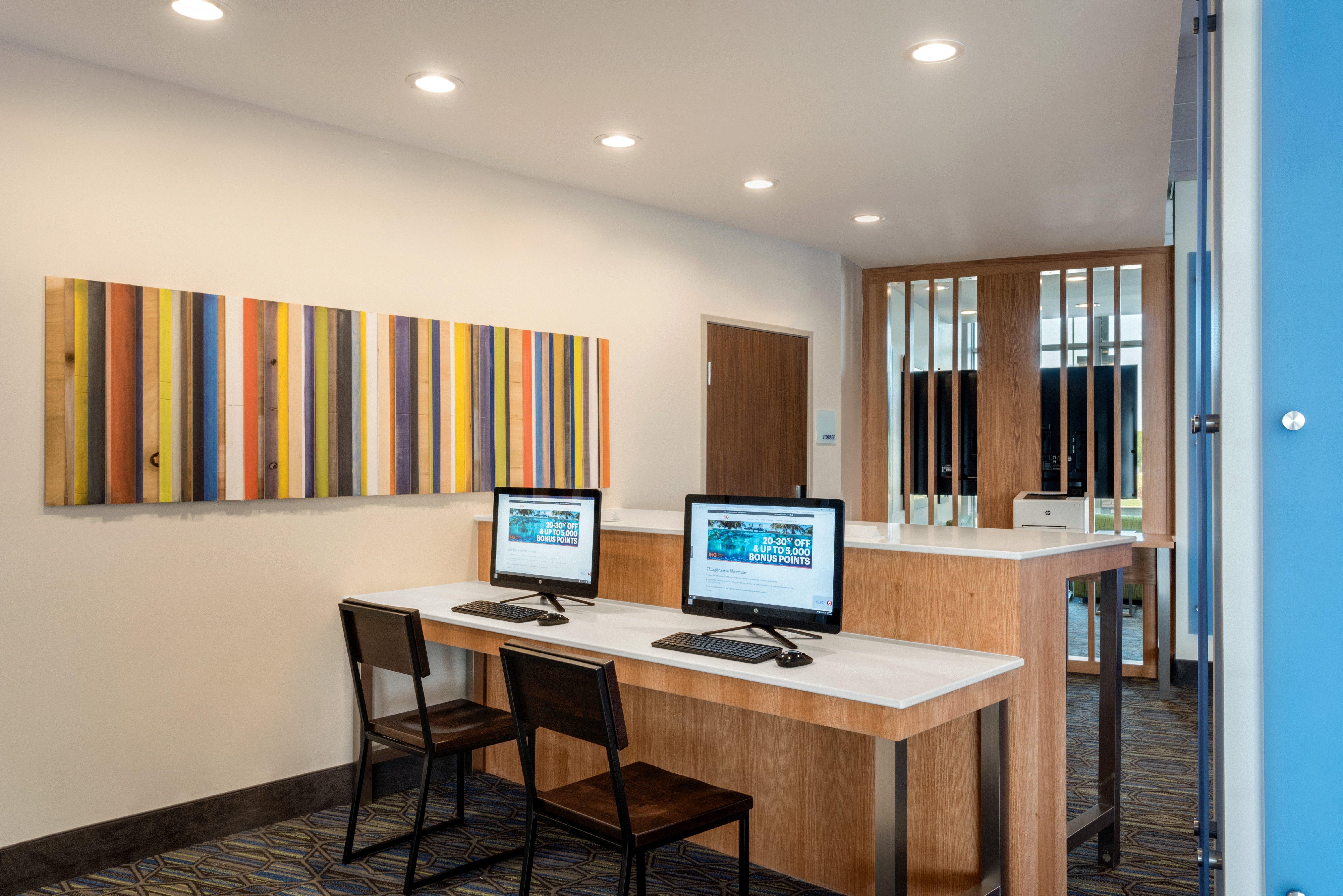 Фото Holiday Inn Express & Suites West Des Moines - Jordan Creek, an Ihg Hotel