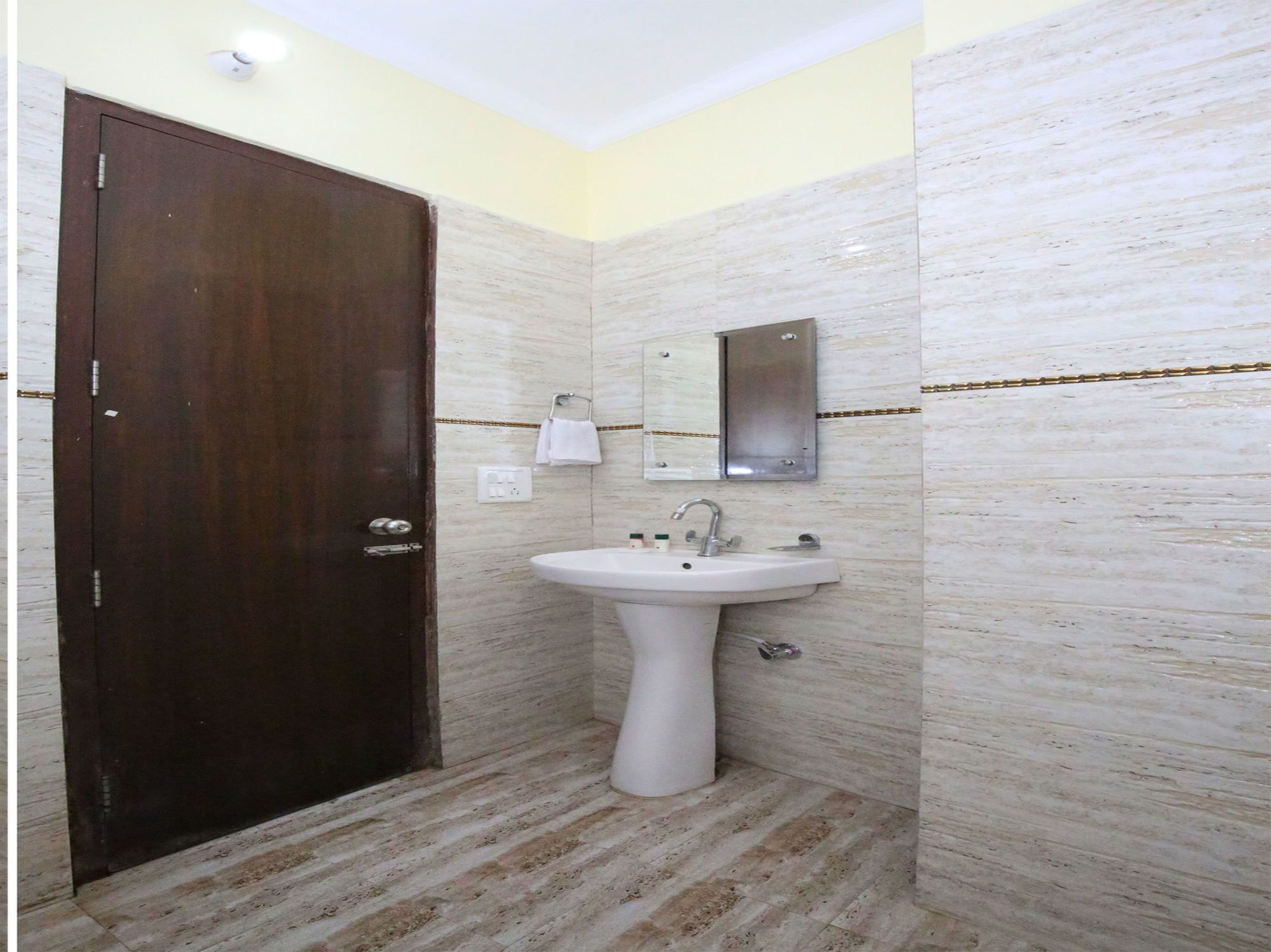 Фото Oyo 7724 Hotel Kohinoor City