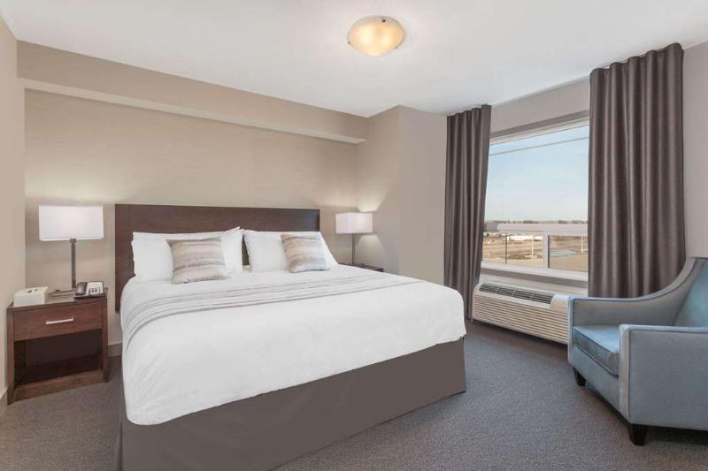 Фото Ramada by Wyndham Grassland