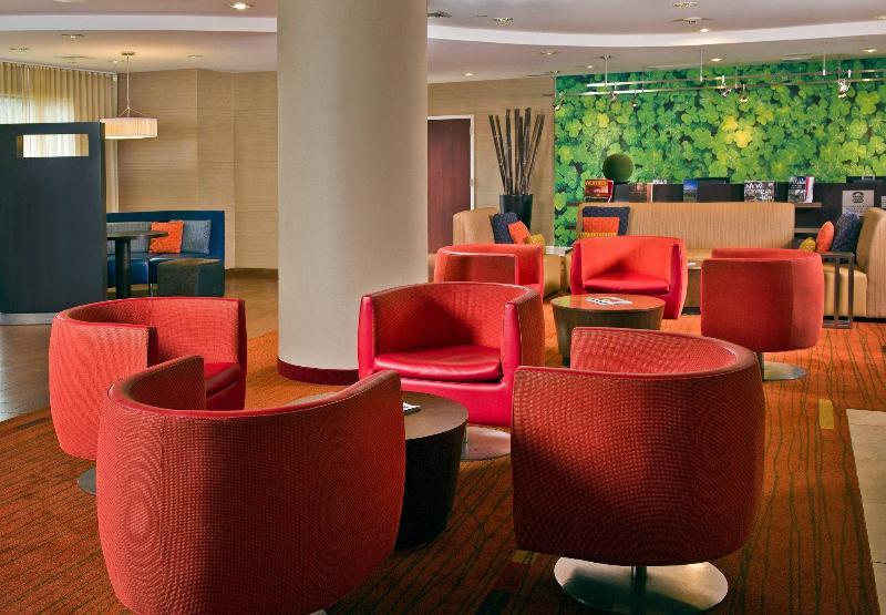 Фото Courtyard by Marriott Long Island MacArthur Airport