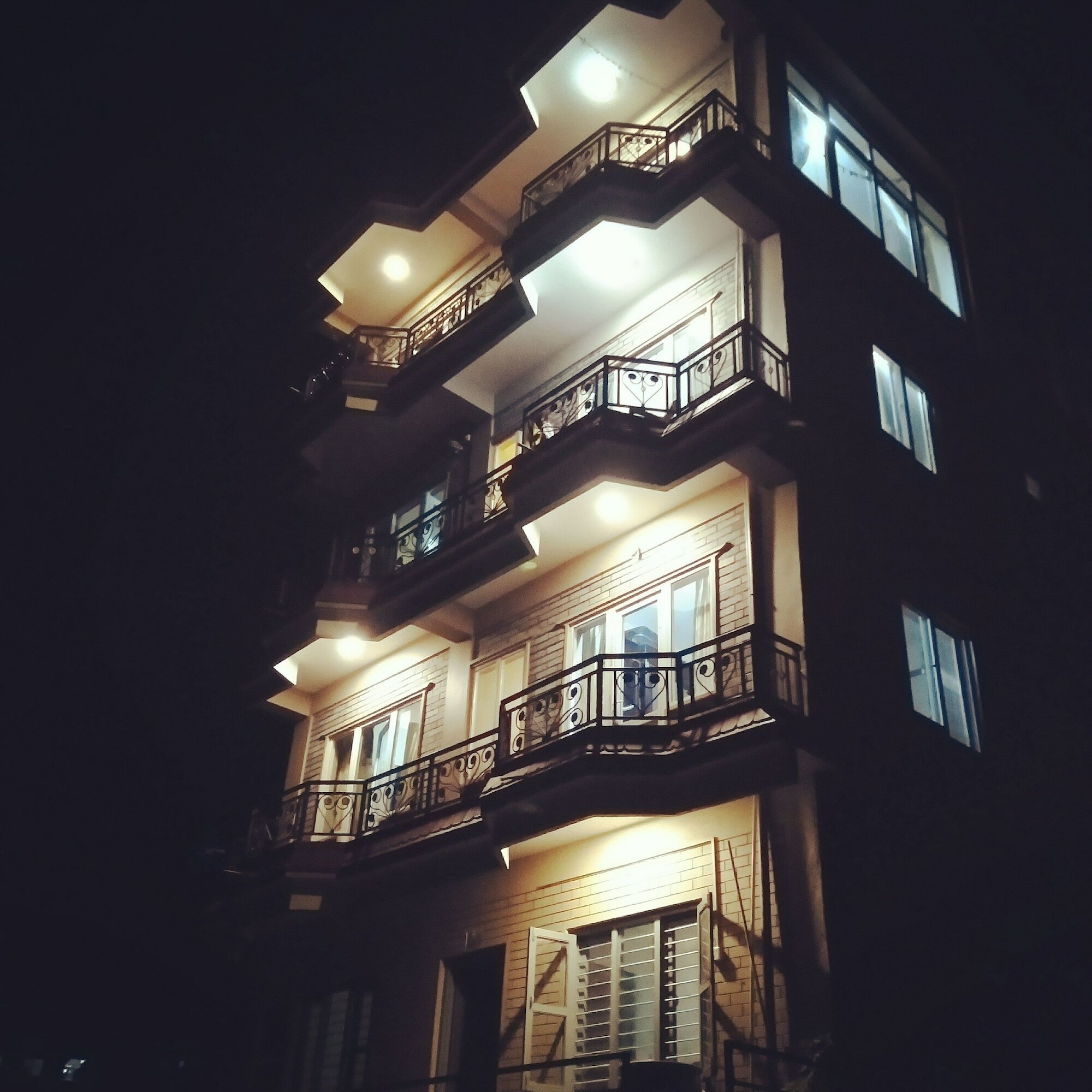 Фото High Ground Inn and Rooftop Restaurant