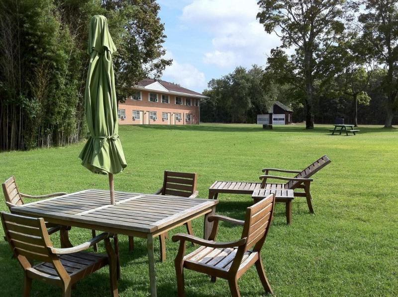 Фото Budget Host East End Hotel in Riverhead