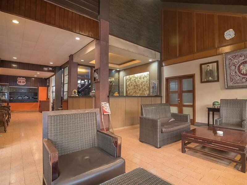 Фото RedDoorz plus near Museum Geologi Bandung