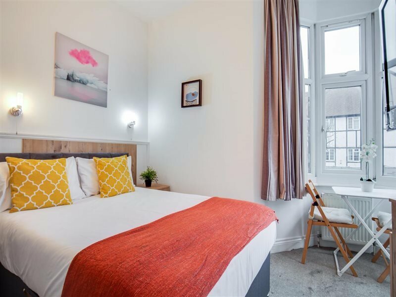 Фото Oyo TamTam Acton Hotel