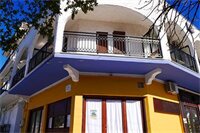 Фото Captain's Beach Boutique Apartments