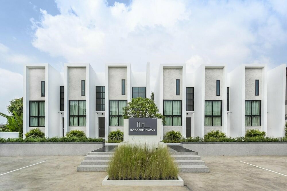 Hotel Barayan Place, Earth, photo