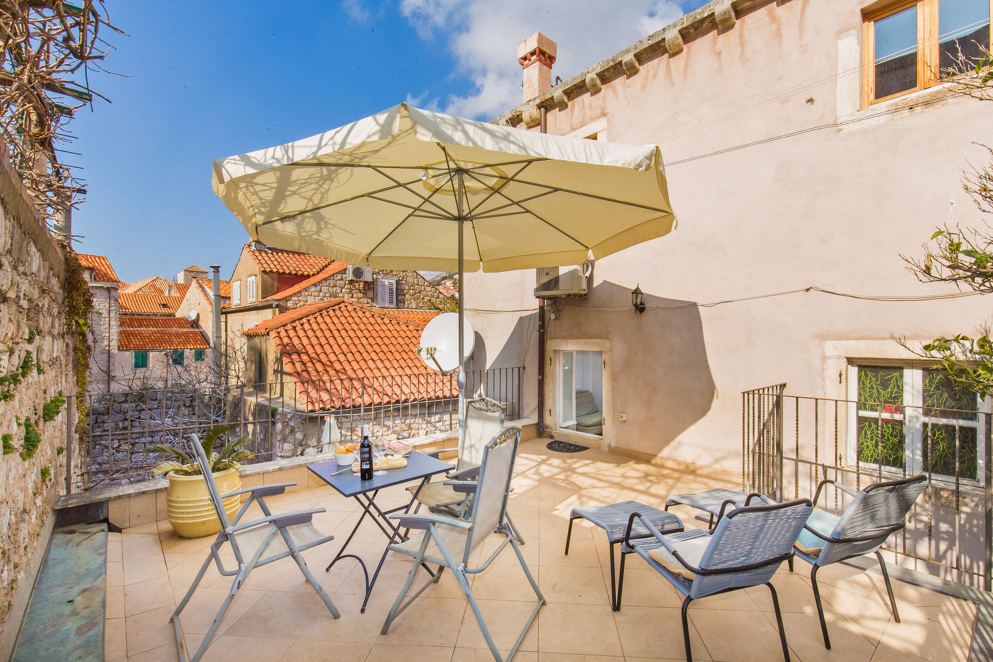 Фото Lausion Apartments