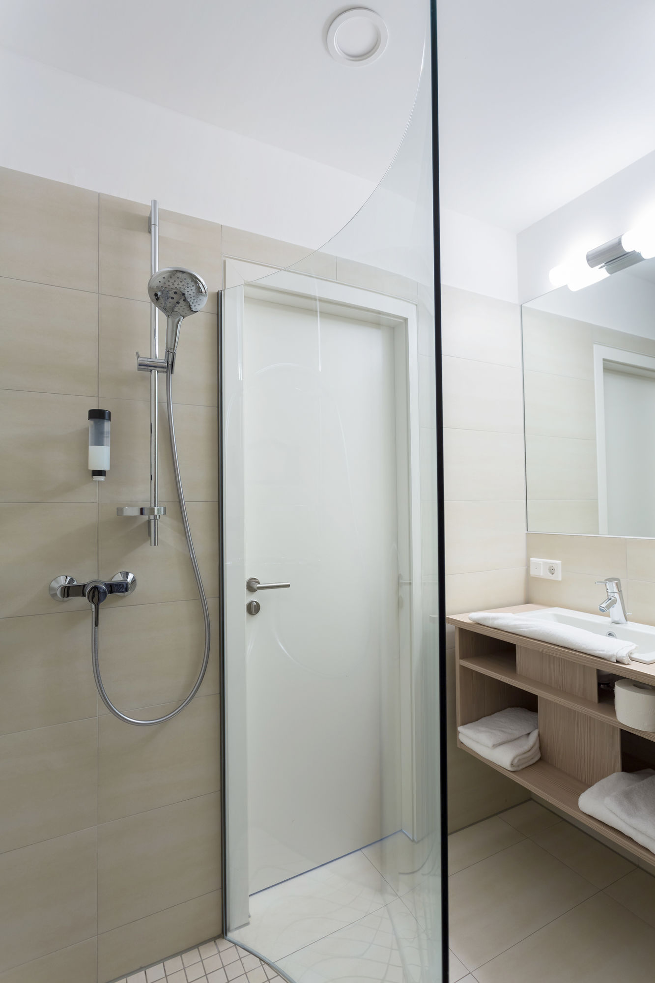 Фото Viva Hotel Lübeck